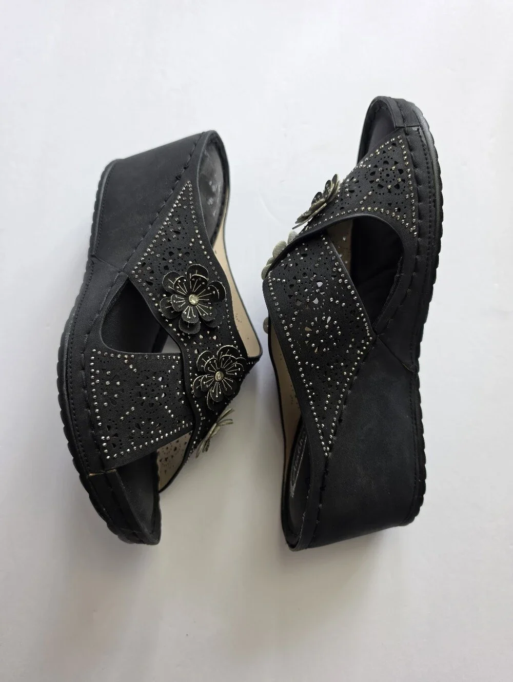 Atalina Women's Black Wedge Shoes Embellished Floral Cut Out Design Size 9 (41)